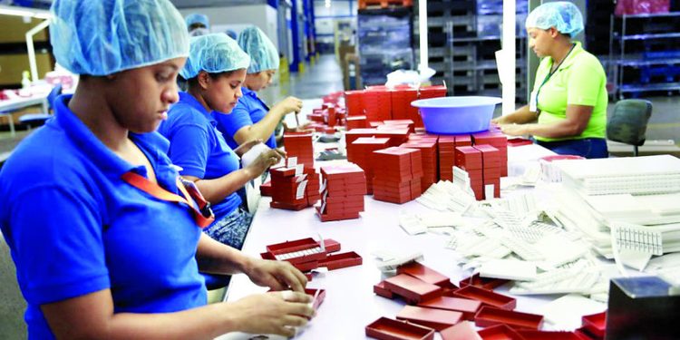 La OIT afirma mujeres ganan 18% menos que los hombres
