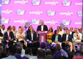 Equipo político de Gonzalo Castillo denuncia que fueron atacados por bombas lacrimógenas