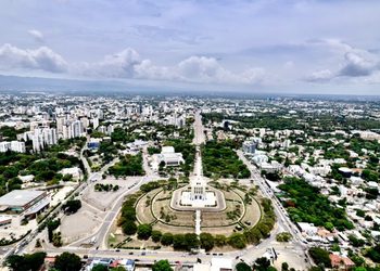 Santiago crece hacia arriba extendiendo su huella urbana