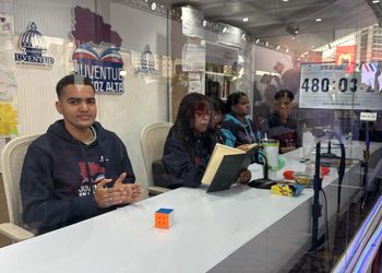 Jóvenes dominicanos logran 480 horas de lectura en voz alta para obtener récord Guinness
