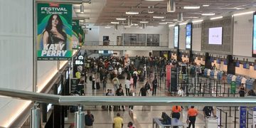 Avería en centro de control aéreo de EEUU provoca cancelaciones y deja pasajeros varados en AILA