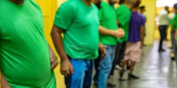 Prisiones aclara que uso de t-shirt verde es obligatorio en la cárcel, más no en los tribunales