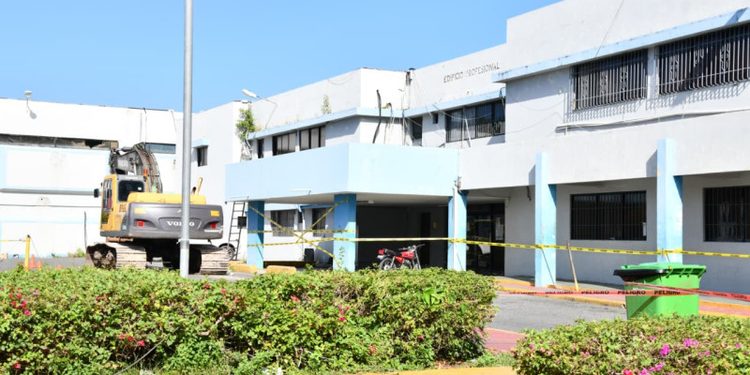 Demolerán área de emergencia del Hospital Salvador B. Gautier