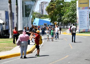 Obras que van desde novelas hasta de autoayuda se exhiben en la Feria del Libro