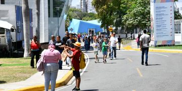Obras que van desde novelas hasta de autoayuda se exhiben en la Feria del Libro