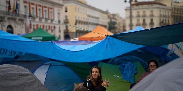 En Madrid llevan tres noches en protestas por la vivienda mientras el gobierno prepara su respuesta