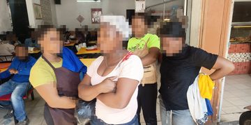 Migración interviene 12 «pica pollos» y detiene 38 haitianos en el Gran Santo Domingo