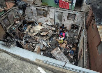 "Todos salimos huyendo": incendio frente a la UASD obliga a familias a abandonar sus hogares
