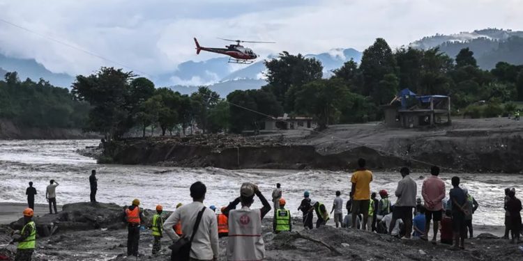 Nuevos rescates en Nepal reavivan las esperanzas 10 días después del alud