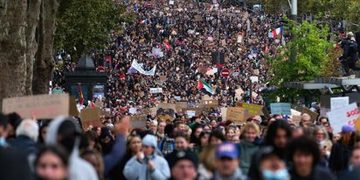 FRANCIA: Miles manifestantes protestan con nuevos disturbios
