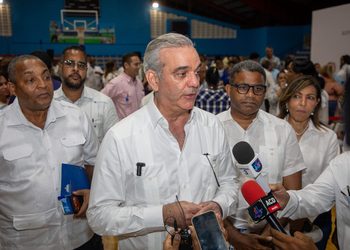 Presidente Abinader expresa apoyo al presidente de El Salvador, Nayib Bukele, para colaboración logística y de inteligencia en operaciones contra bandas criminales en Haití