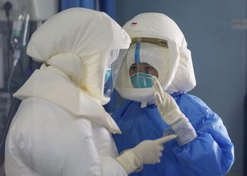 Condenan a 14 años de prisión al exalcalde de Wuhan que gestionó el primer brote de covid