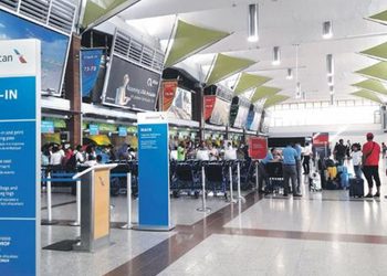 Inspector de Migración es enviado a prisión por aceptar sobornos para salidas irregulares de RD