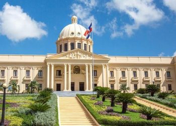 Abinader se reúne con canciller y ministro de Defensa para tratar situación en Haití