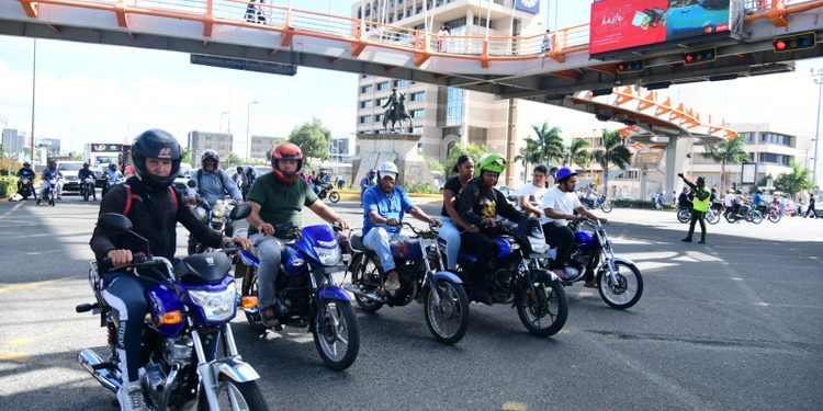 El 99 % de los motociclistas del país conduce sin licencias