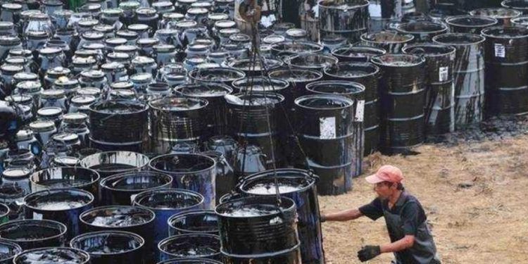 Precios de combustibles cargan con alza del barril de petróleo en más de US$100 y con los impuestos
