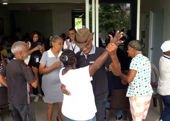 Hogares de día, espacios de comunidad para los adultos mayores que buscan compañía