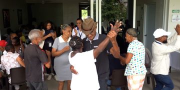 Hogares de día, espacios de comunidad para los adultos mayores que buscan compañía