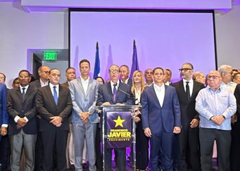 Francisco Javier seguirá por la Presidencia; rechaza PLD no preguntara antes de cancelar la consulta