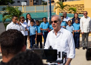 Abinader dice hay 70 prófugos con muchas fichas, pide que se entreguen porque un equipo los busca