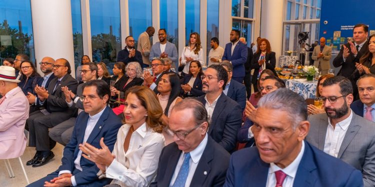 Pucmm celebra encuentro con egresados en Columbia University