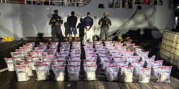 Apresan a dos hombres con 389 paquetes de cocaína en Peravia