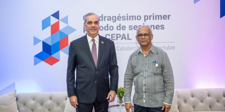 Abinader aborda con secretario general de la OEA plan de acción para Haití