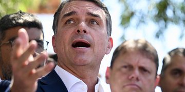 El partido de Flávio Bolsonaro reconoce la victoria de Lula en Brasil