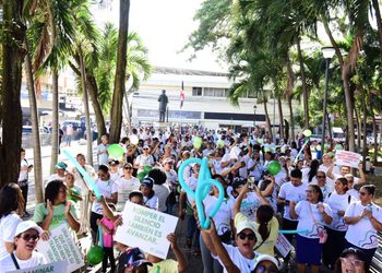 Caminata en Santiago llama la atención sobre la importancia de la salud mental