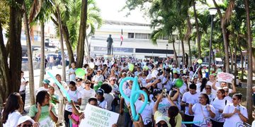 Caminata en Santiago llama la atención sobre la importancia de la salud mental