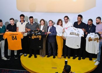 Las Águilas se presentan con un estilo de película