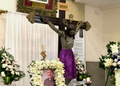 Iglesia ecuatoriana da último adiós a secerdote que murió al caerle una cruz en Guayaquil