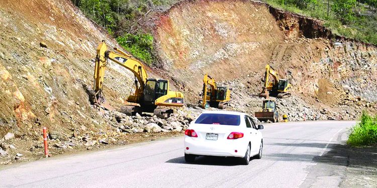 Denuncian desalojos arbitrarios por ampliación de la carretera Jarabacoa-La Vega
