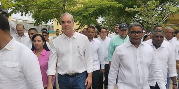Abinader envía batallones y equipos de artillería a la frontera sur