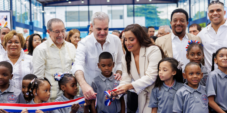 Presidente Luis Abinader inaugura el Complejo Educativo y Deportivo Pedro Martínez, en Manoguayabo