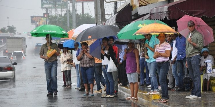 LLUVIAS MATUTINAS EN VARIAS PROVINCIAS. ESTA TARDE AGUACEROS FUERTES CON TORMENTAS ELÉCTRICAS A CAUSA DE VAGUADA