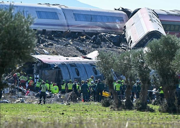 Asciende 68 balance de muertos choque entre dos trenes