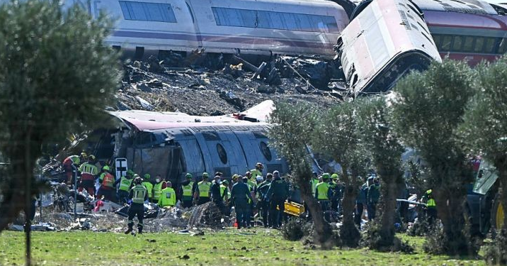 Asciende 68 balance de muertos choque entre dos trenes