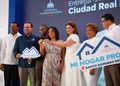 Gobierno entrega escuela y 836 apartamentos en un acto en SDE