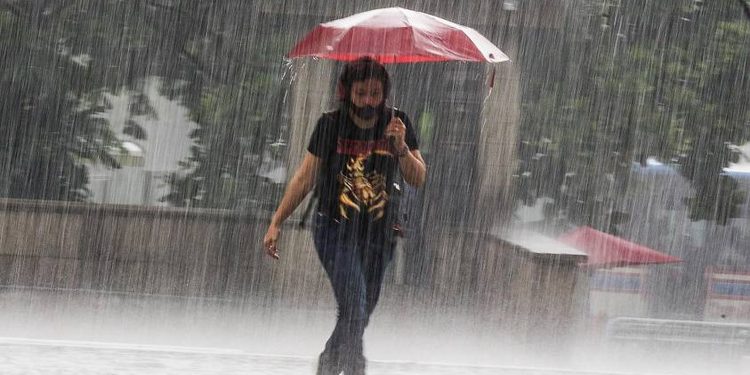 Vaguada provocará fuertes aguaceros y tormentas eléctricas en varias provincias este domingo