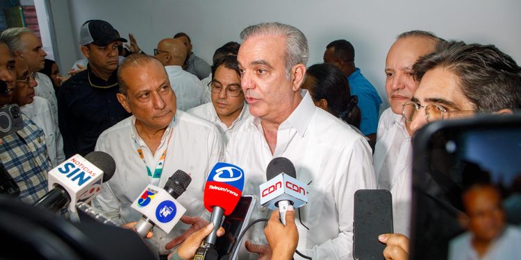Presidente alaba Expo Cibao; ve impulsa negocios de la región