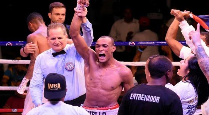 La “Avispa” Puello boxeó, picó y encantó en Minneapolis