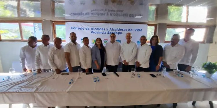 Catorce alcaldes de Santiago anuncian apoyo a ejecutorias del presidente Luis Abinader