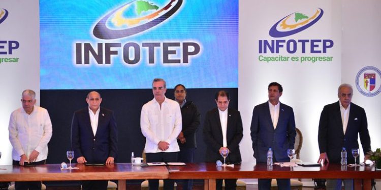 Infotep, PUCMM y CCDA formarán técnicos para industria 4.0