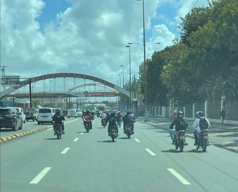 "Moto-taxi", una opción ante el caos del tránsito en la Capital