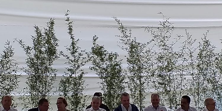 Abinader inaugura carretera une a Sabana Iglesia y Jánico