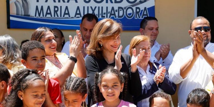 Peña reafirma compromiso del Gobierno con las personas sordas