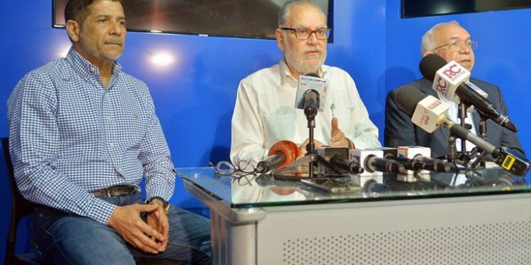 Gobierno y el PRM defienden tasa cero