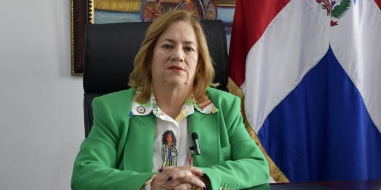 Marieta Díaz felicita a directivos y miembros Asociación Dominicana de Profesores por sostener durante 53 años al gremio