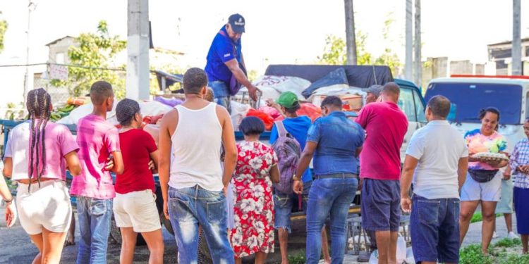 Más de 20 mil personas residentes en Los Alcarrizos han sido beneficiadas con ventas de alimentos a bajos costos del Inespre